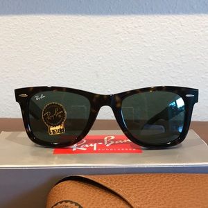 RayBan "Wayfarer" sunglasses in tortoise